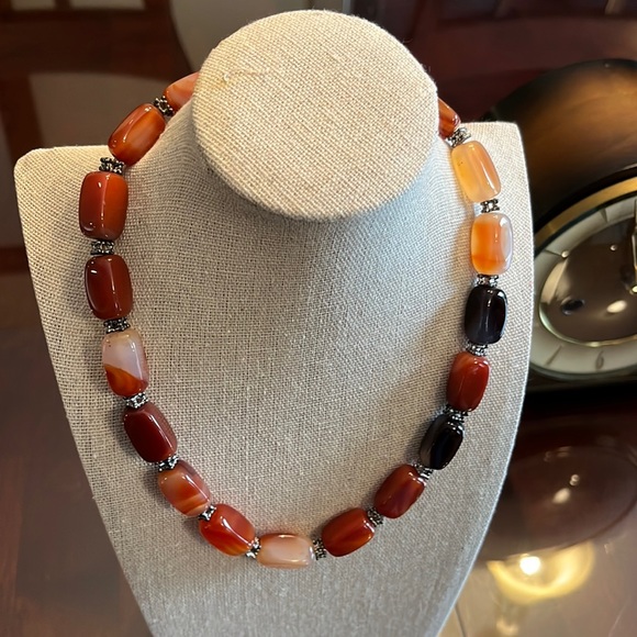 Vintage real stone necklace.  Quality piece - Picture 2 of 4